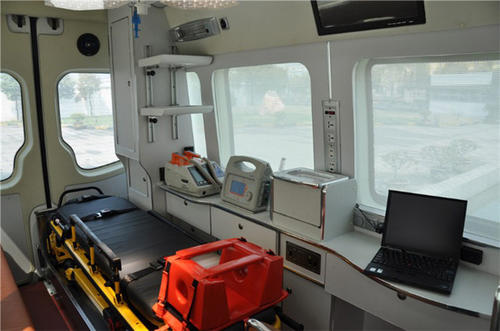 甘南县救护车内部
